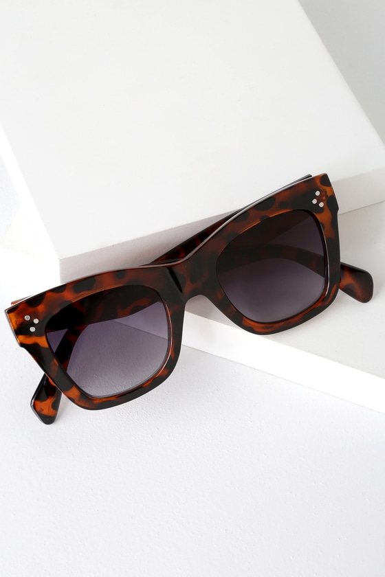 Chic Tortoise Sunglasses - Wayfarer Sunglasses - Sunnies - Lulus
