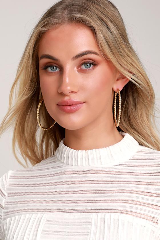 Thera Gold Hoop Earrings 1