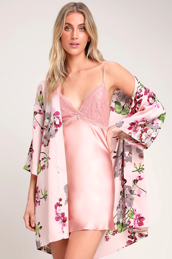 Catch a Star Blush Pink Floral Print Satin Short Robe 9