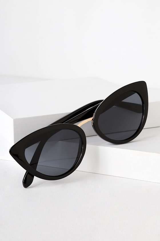 Swerve Black Cat-Eye Sunglasses 3