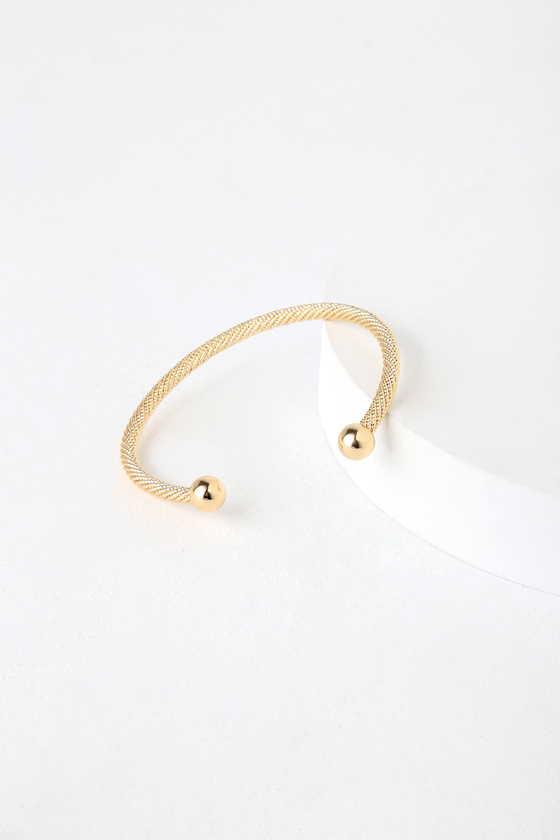 Round the Twist Gold Bracelet 4