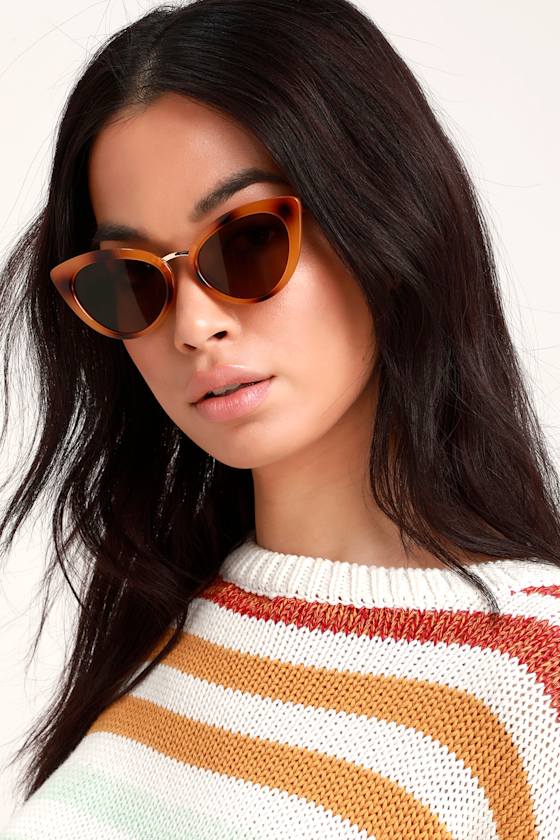 Swerve Tortoise Cat-Eye Sunglasses 1