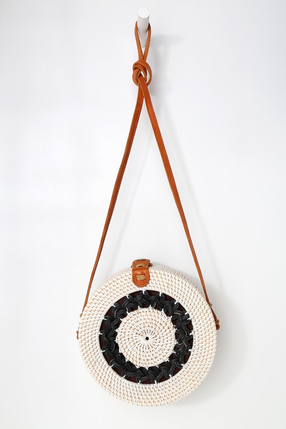 Gili Black and White Round Woven Purse