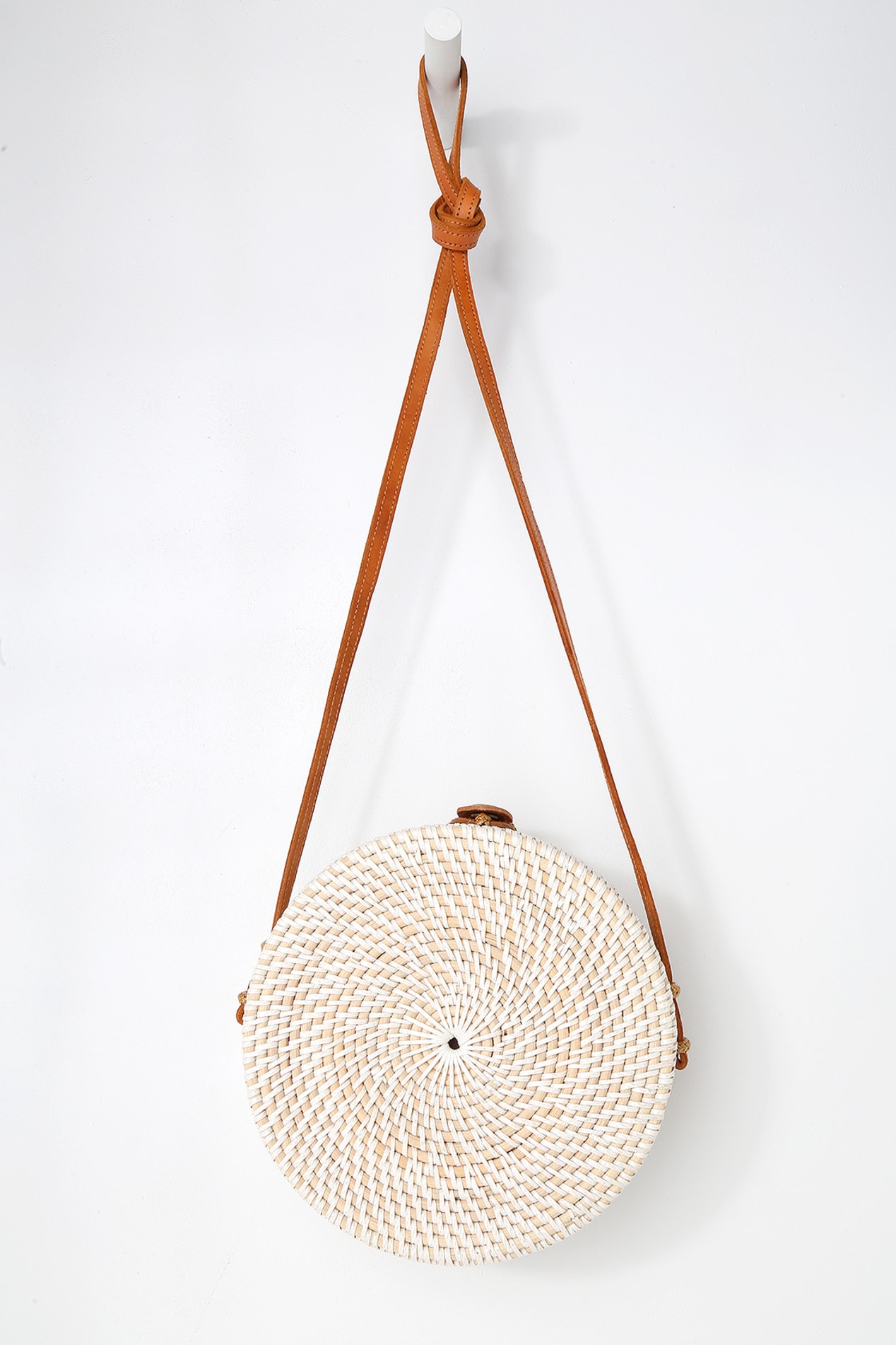 Gili Black and White Round Woven Purse