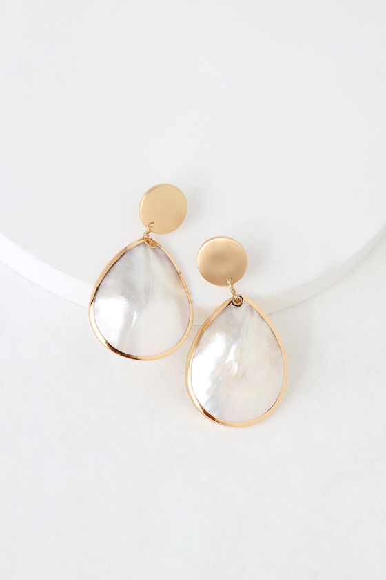 Seaside Treasure Gold Shell Earrings 1
