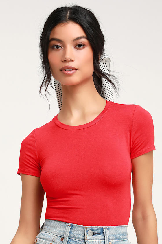 red crop tee