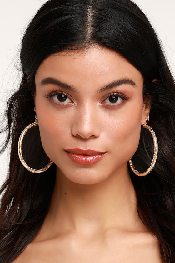 Glory Gold Hammered Hoop Earrings 1
