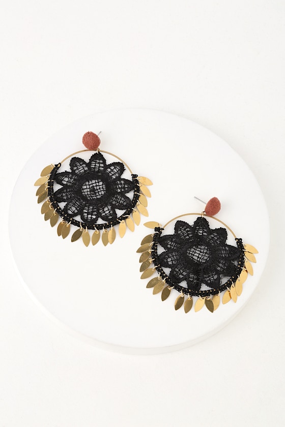 Sensitive Sunflower Black and Gold Crochet Flower Earrings 1