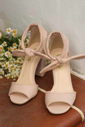 Cute Wedding Shoes For The Bride And Bridesmaids Pretty