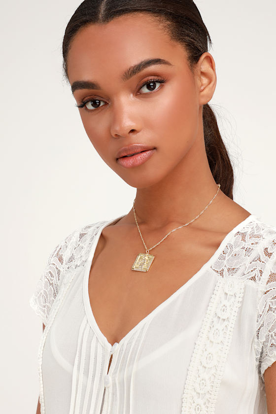 Like a Charm Gold Engraved Pendant Necklace 1