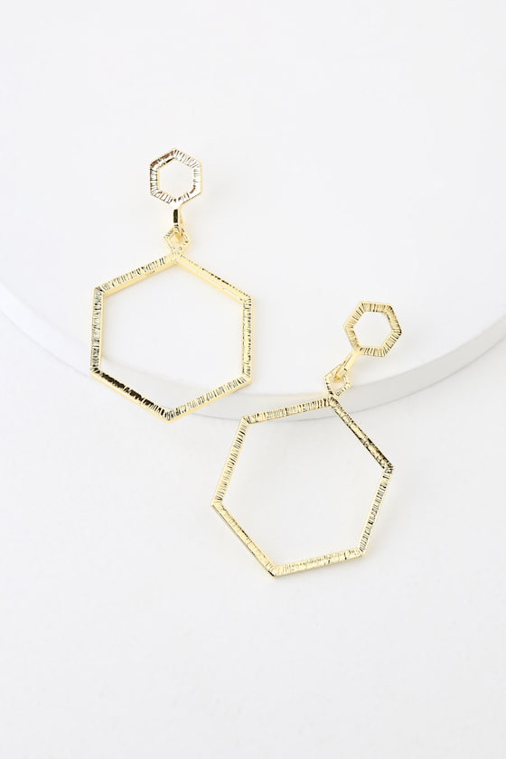 793552 : The Hammered Hex Gold Statement Earrings 1
