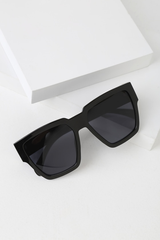 Paparazzi Black Oversized Sunglasses 1