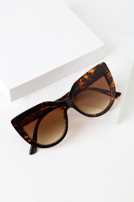 Flare Tortoise Sunglasses 1