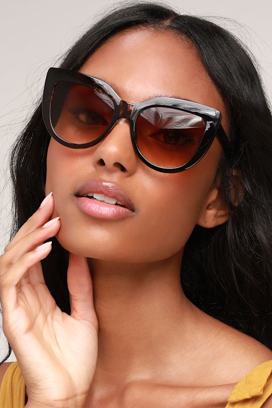 Flare Tortoise Sunglasses 1