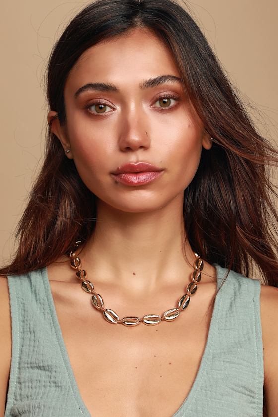 Had Me At Aloha Gold Cowrie Shell Choker Necklace 3