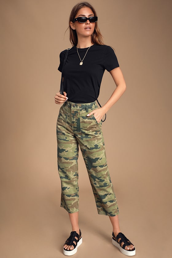 Remy Green Camo Print High-Waisted Wide Leg Jeans 6
