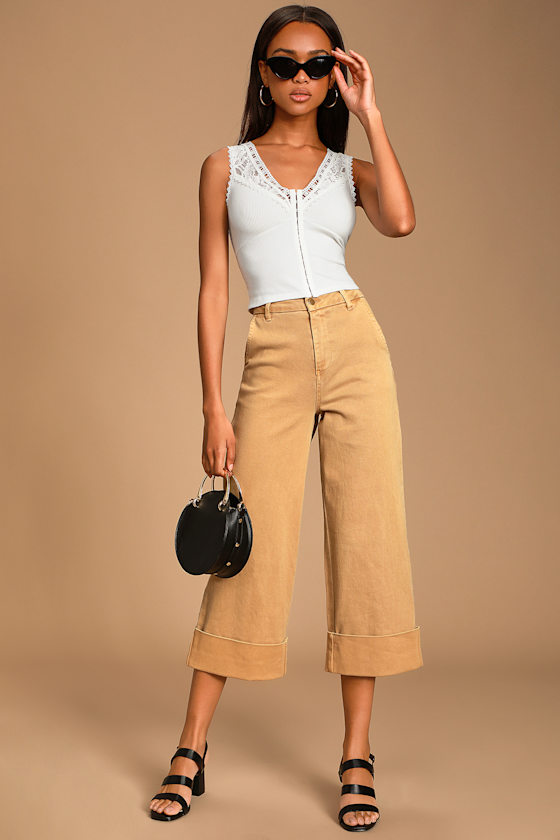 Gerrilyn White Lace Ribbed Sleeveless Crop Top 1