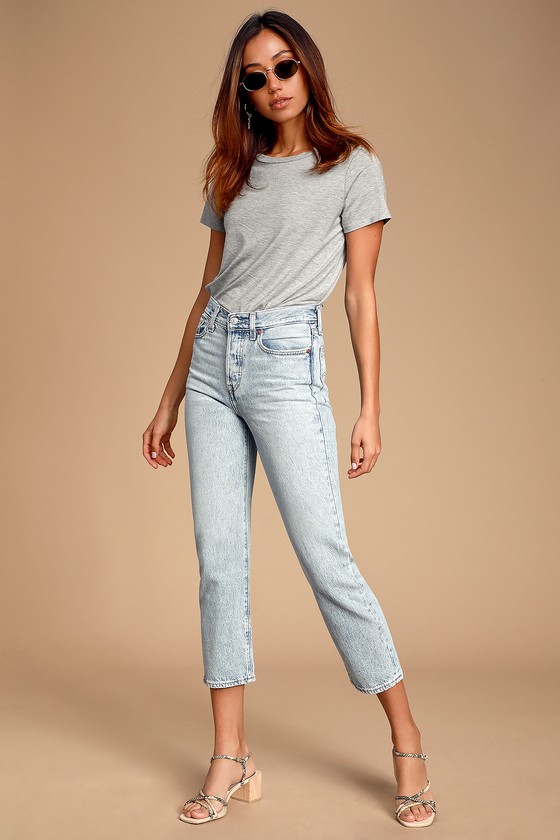 high waisted light wash levi jeans