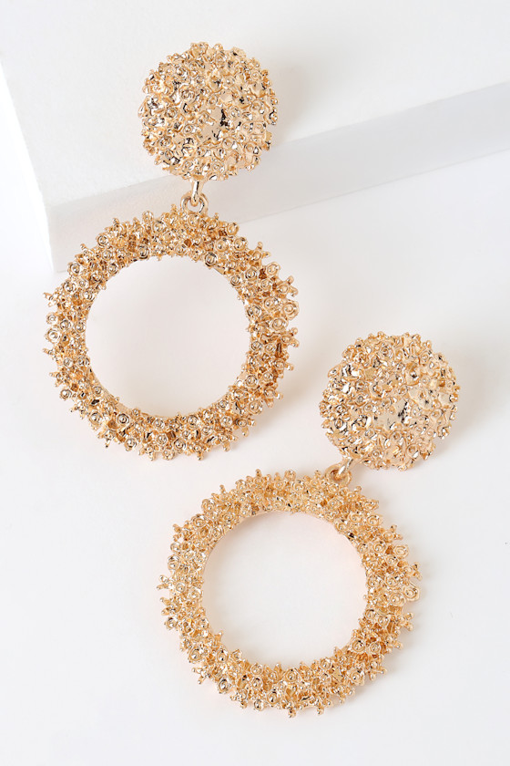 Creative Muse Gold Textured Circle Earrings 4