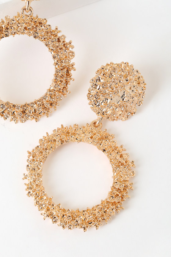 Creative Muse Gold Textured Circle Earrings 3
