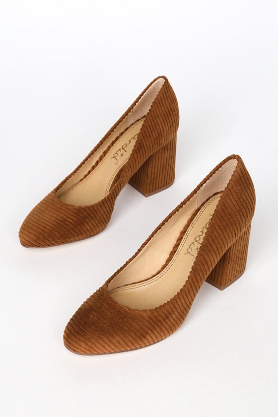 Hector Whiskey Corduroy Pumps 2