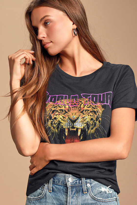 tiger graphic tee