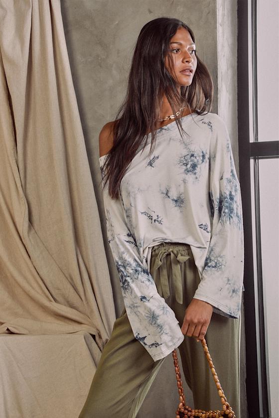 Margaret Blue and White Tie-Dye Top 6