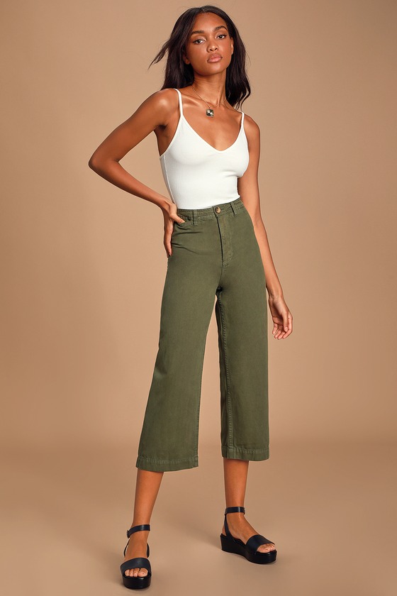15 Olive Green Pant Outfit Ideas For Women (Comfy & Stylish) | Olive green  pants outfit, Olive green pants, Olive pants