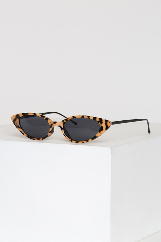 Cozette Leopard Print Cat-Eye Sunglasses 2