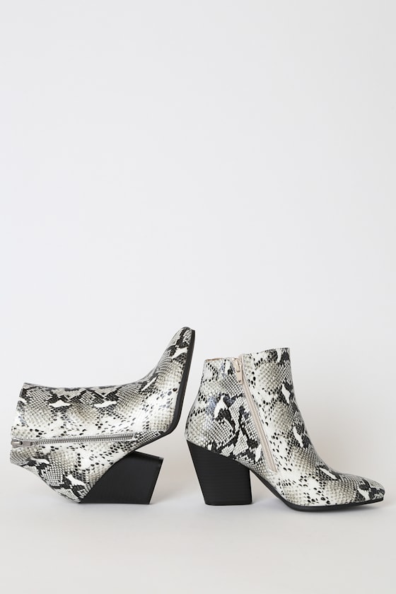 Hanston Ice White Snake Print Pointed-Toe Ankle Boots 3