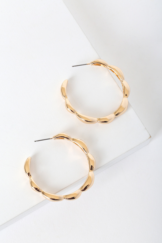 Like It Gold Scalloped Hoop Earrings 2