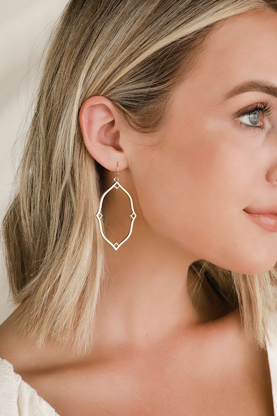 Style Lover Brushed Gold Earrings 1