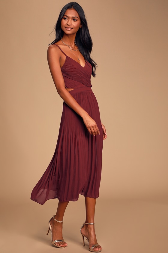 burgundy pleated dress