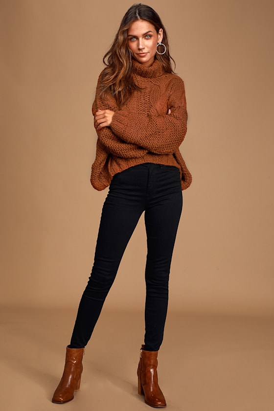 ニット/セーター HOWDY.   over turtle knit (brown) Briony Knitted Pullover Sweater in Beige | Veronica Beard