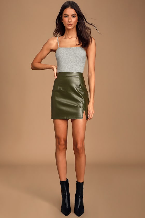 olive green leather skirt outfit