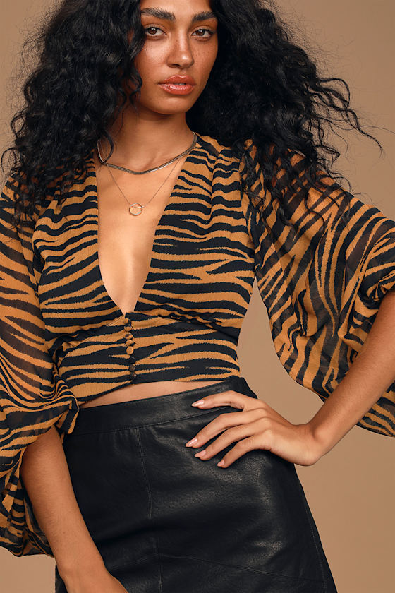 トップス lure you in / Whip balloon tops Plunging Tiger Stripe Top - Sexy Crop Top - Balloon Sleeve Top - Lulus