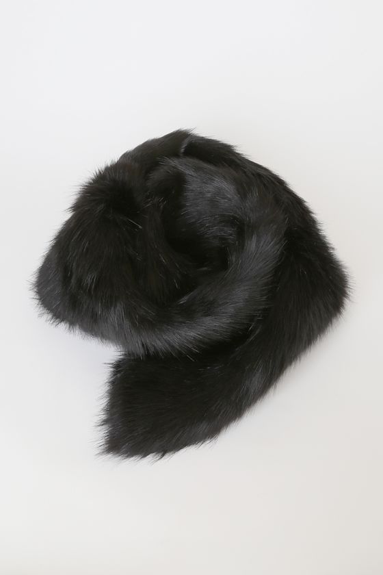 Demure and Dreamy Black Faux Fur Stole 2