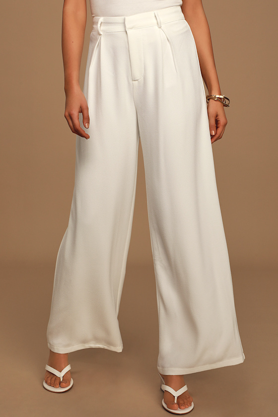 Looking Crisp White Wide-Leg Pants 3