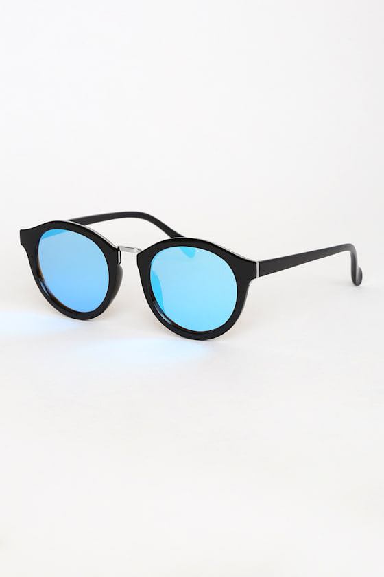 Style Guide Black and Blue Mirrored Sunglasses 1