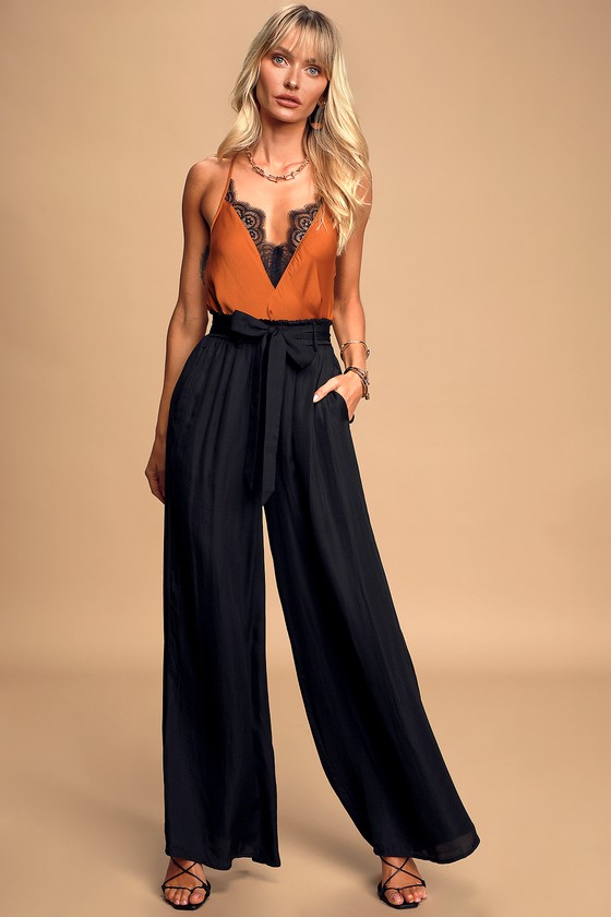 Palazzo Pants: Long, flowing floor-length pants that have very