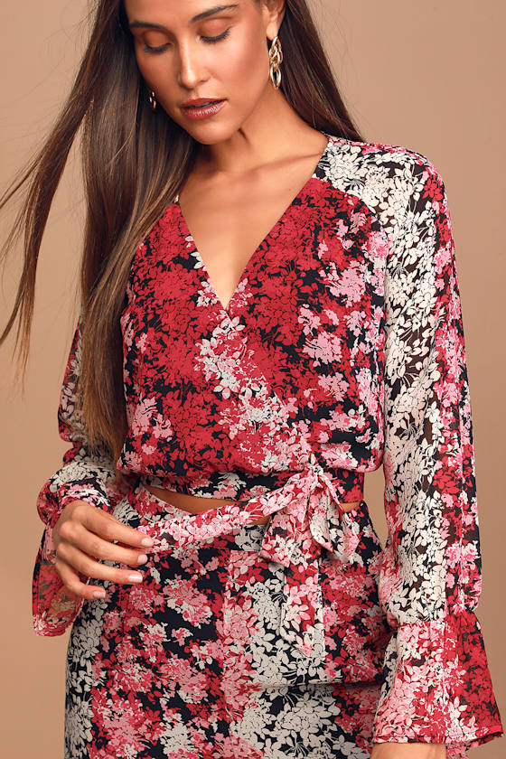 Vivo Basic Crepe Cap Sleeved Top - Black Floral Print