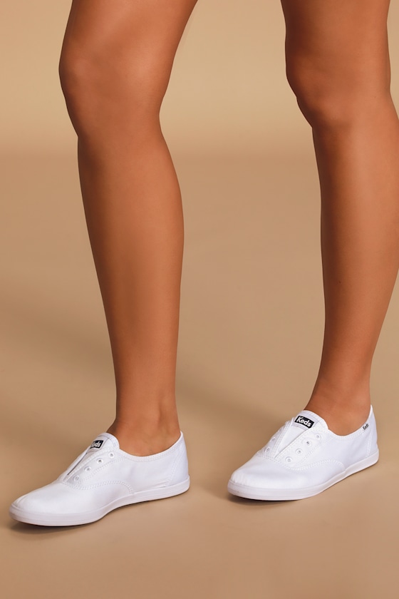 Chillax White Canvas Slip-On Sneakers 5