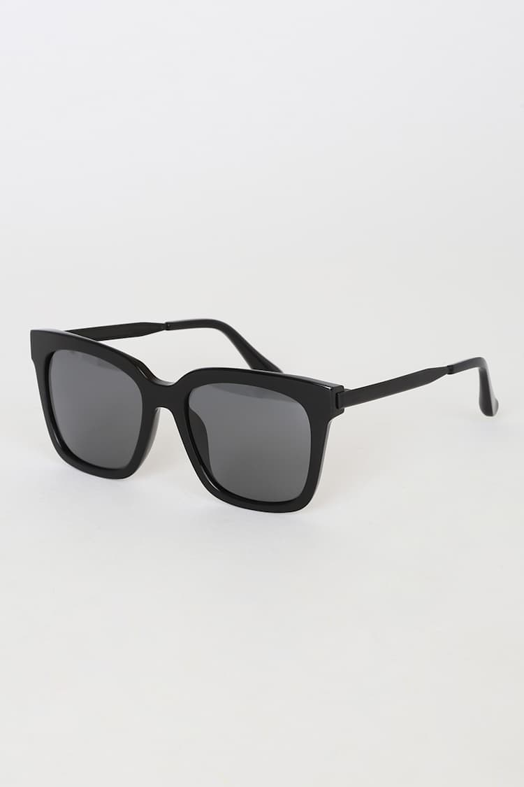 DIFF Charitable Eyewear Black Square Sunglasses Greer Square Sunglasses | Black & Grey | DIFF Eyewear main image 4