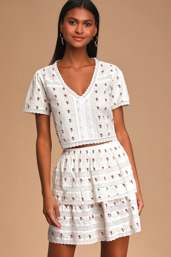 Blissful Babe White Floral Print Short Sleeve Crop Top 3