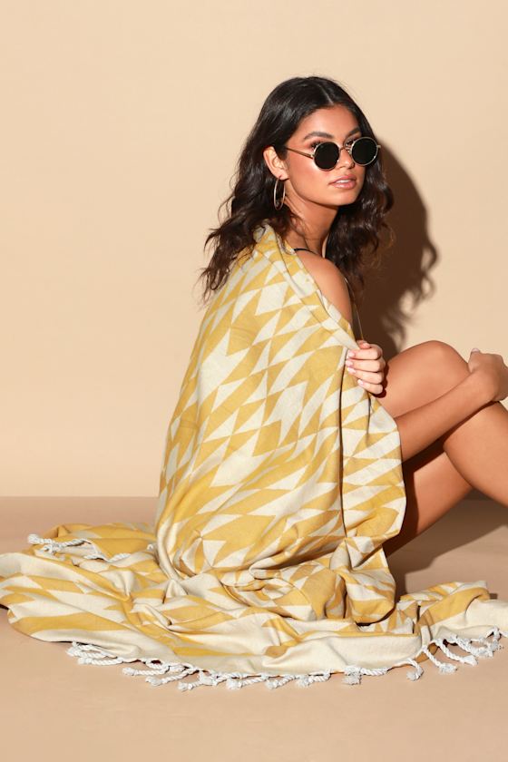 Chico Yellow Print Beach Blanket 2