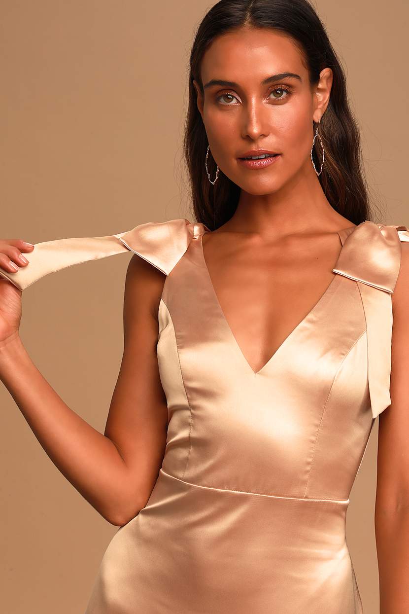 sir willa lace trimmed cutout silk maxi dress Neria | White Satin And Lace Crew-Neck Maxi Dress With Draped Wrap-Skirt
