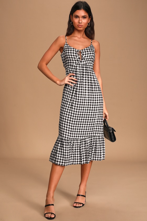 black and white gingham trousers