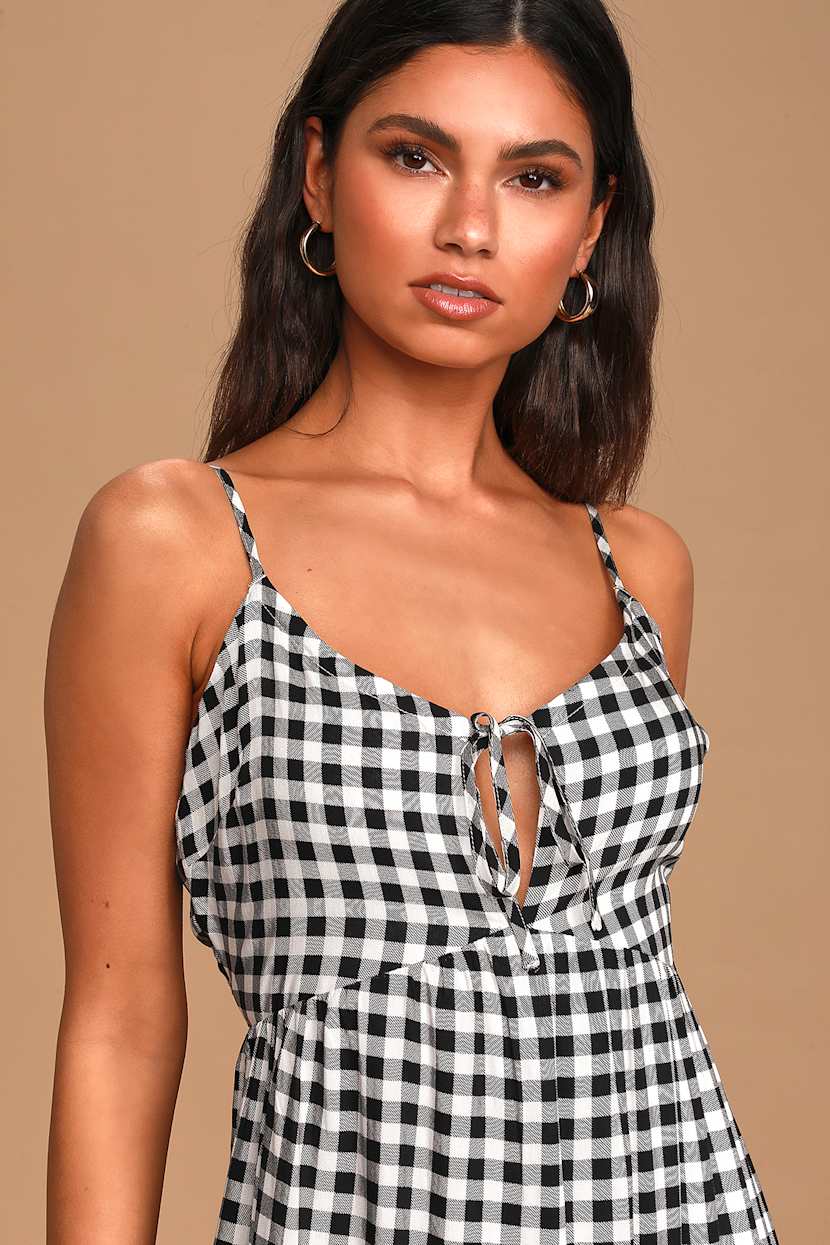 white christmas dresses Lulu Gingham Maxi Dress main image 1