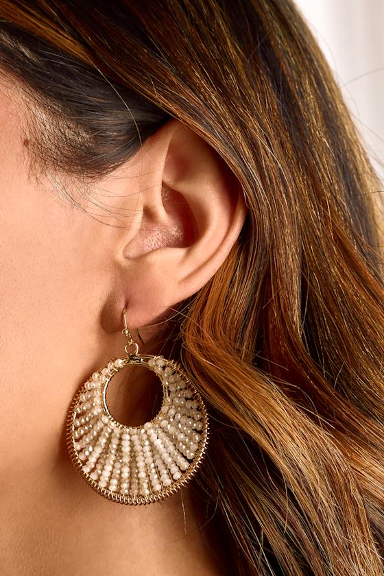 Shining Smile Cream and Gold Beaded Earrings 1