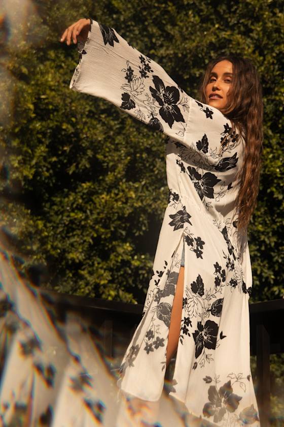 Sea the Sun Light Beige Print Kimono 1